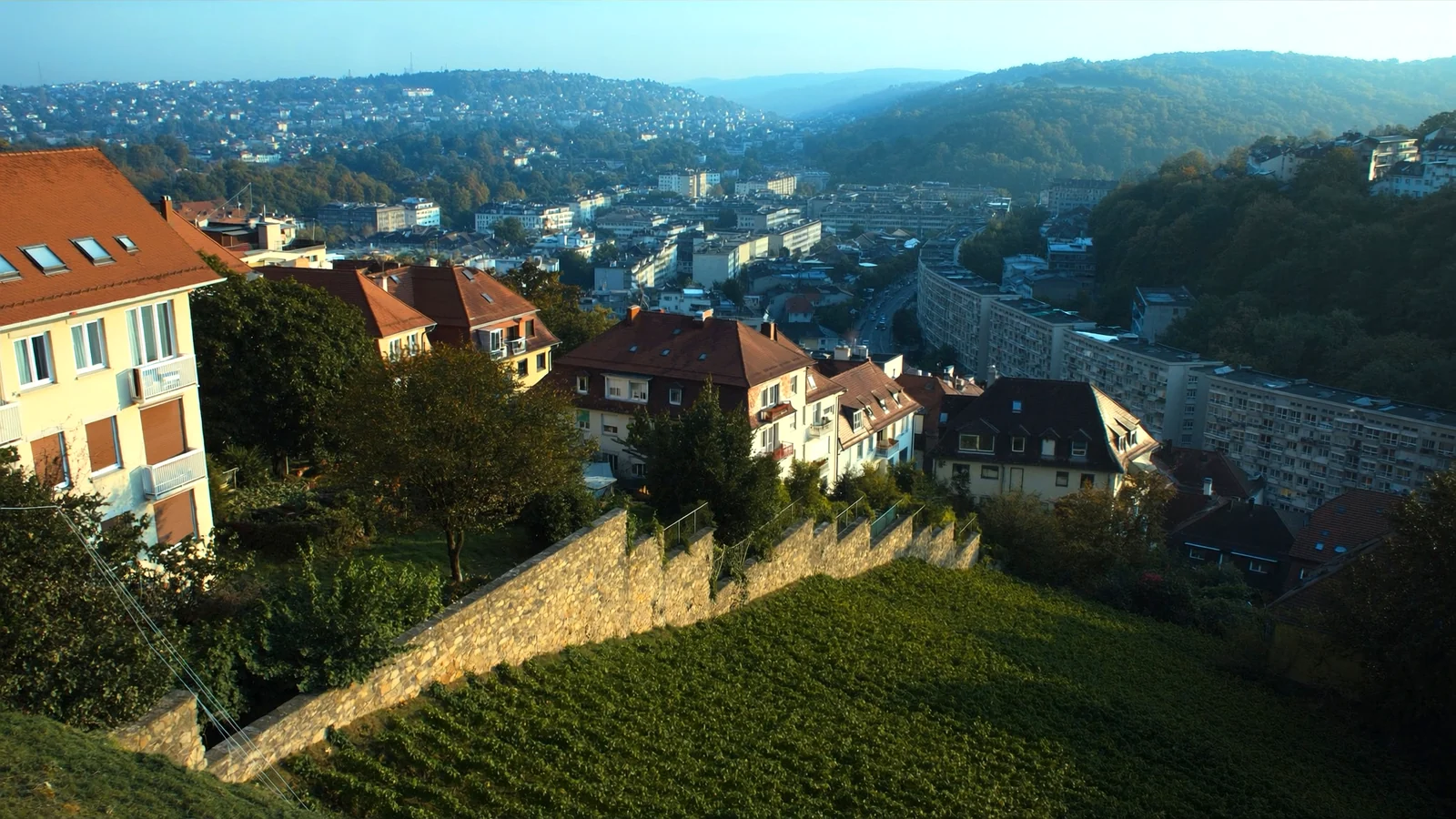 Wohnlagen an den Stuttgarter Hängen mit Blick über den Talkessel